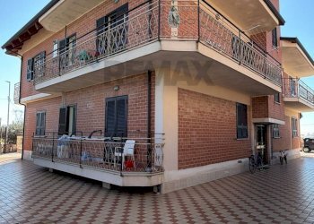 Edificio all\'aperto - Independent house Via IV Novembre
 
236, Carinola - photo 2