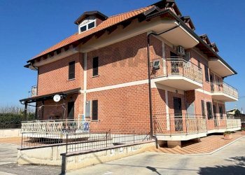 Edificio all\'aperto - Independent house Via IV Novembre
 
236, Carinola - photo 4