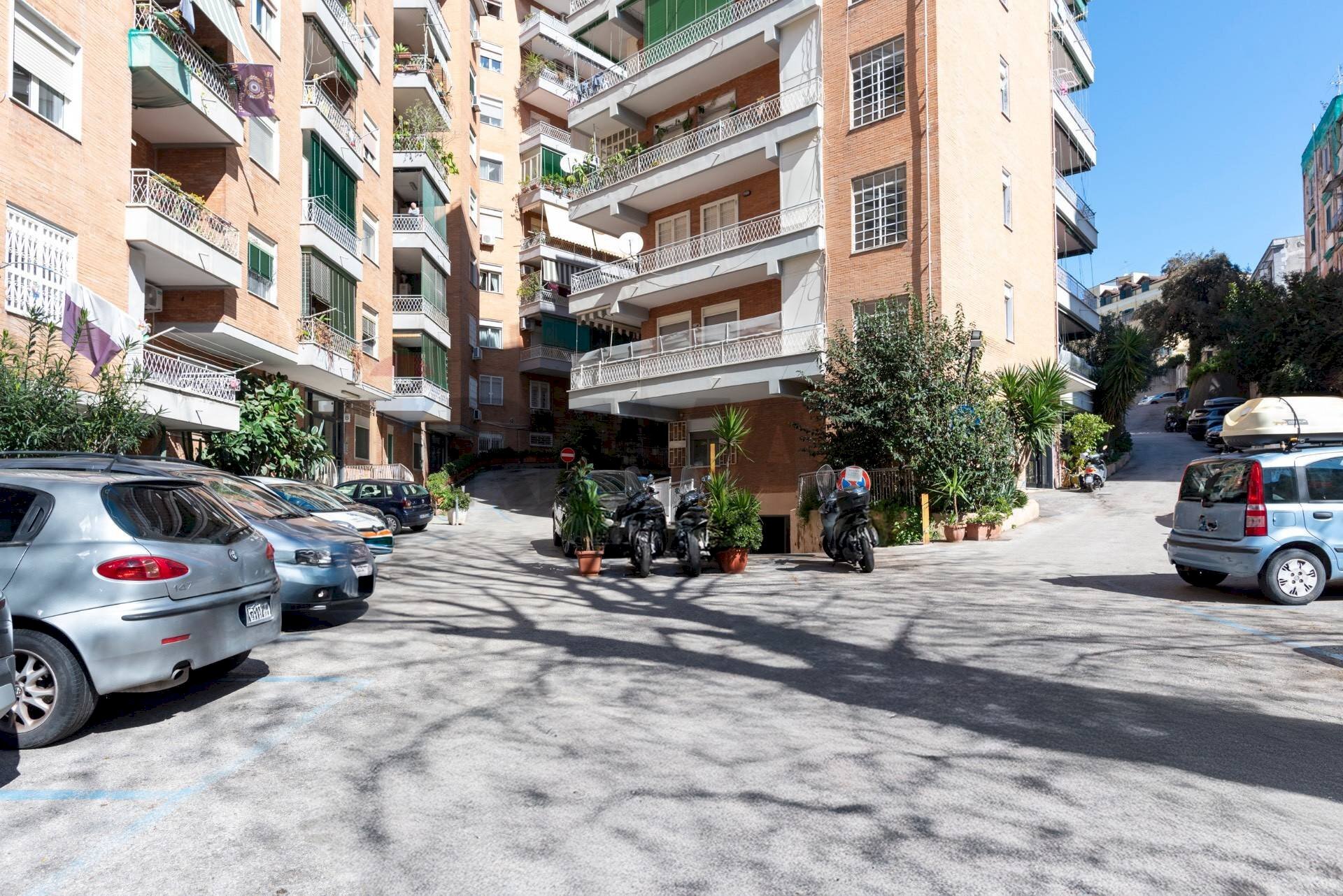 Edificio all\'aperto - Trilocale Corso Amedeo Di Savoia Duca D'aosta
 
210, Napoli - foto 2