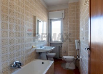 Bagno - Trilocale Corso Amedeo Di Savoia Duca D'aosta
 
210, Napoli - foto 12