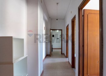 Hall / corridoio - Trilocale Corso Amedeo Di Savoia Duca D'aosta
 
210, Napoli - foto 14