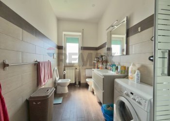 Bagno - Two-room apartment Via Michelangelo Naccherino
2, Napoli - photo 9