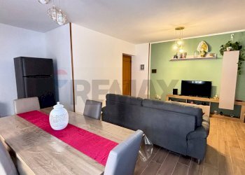 Sala da pranzo - Quadrilocale Via Pietro Villasevaglios
 
18, Palermo - foto 12