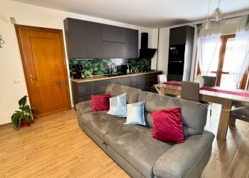 Sala da pranzo - Quadrilocale Via Pietro Villasevaglios
 
18, Palermo - foto 16