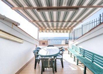 Foto 2 - Trilocale via spiaggia
 
115, Mascali - foto 2