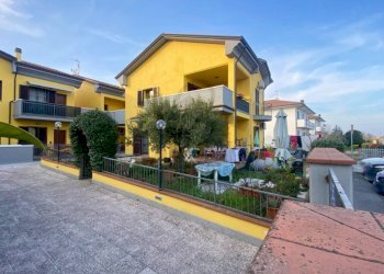 Facciata - Quadrilocale via Santarcangiolese, 4718B, Poggio Torriana - foto 2