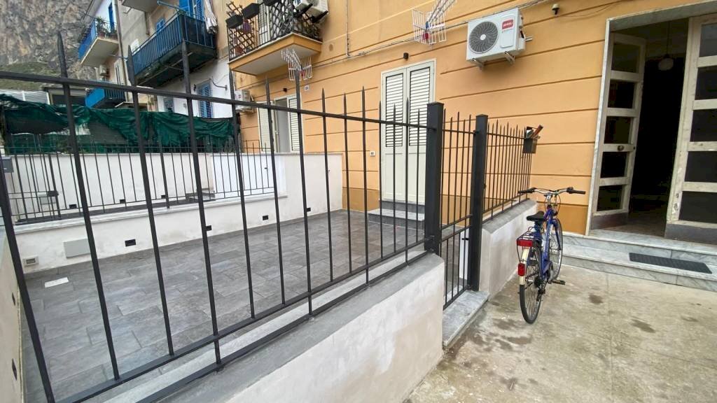 Cortile interno - Two-room apartment via Manderino, Palermo (neighborhood Sferracavallo) - photo 1