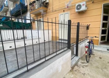 Cortile interno - Two-room apartment via Manderino, Palermo (neighborhood Sferracavallo) - photo 1