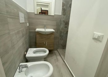 Bagno - Two-room apartment via Manderino, Palermo (neighborhood Sferracavallo) - photo 3
