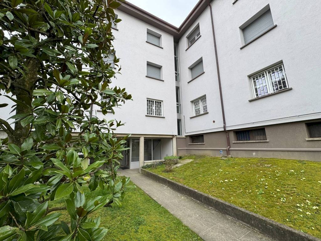 Cortile interno - Quadrilocale via Belvedere, 11, Zola Predosa - foto 2