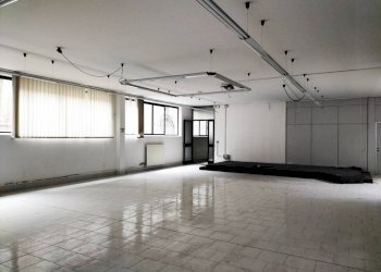 Interno non residenziale - Warehouse via Luigi Mercantini, 15, Varese - photo 19