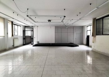 Interno non residenziale - Warehouse via Luigi Mercantini, 15, Varese - photo 22