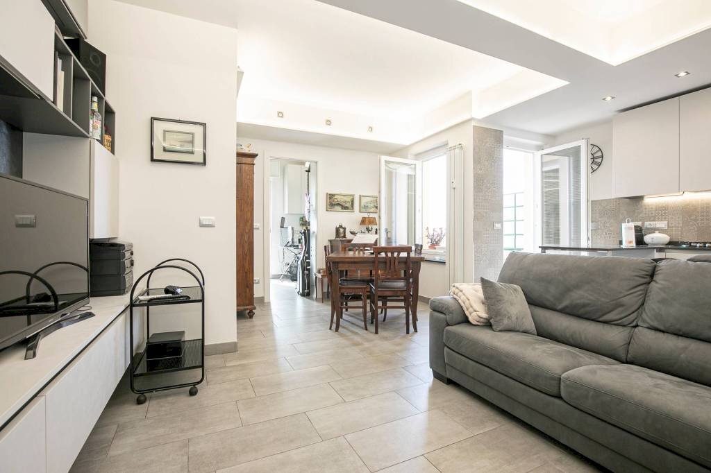 Salone - Quadrilocale via Gian Battista Monti, 20, Genova (zona Sampierdarena) - foto 2