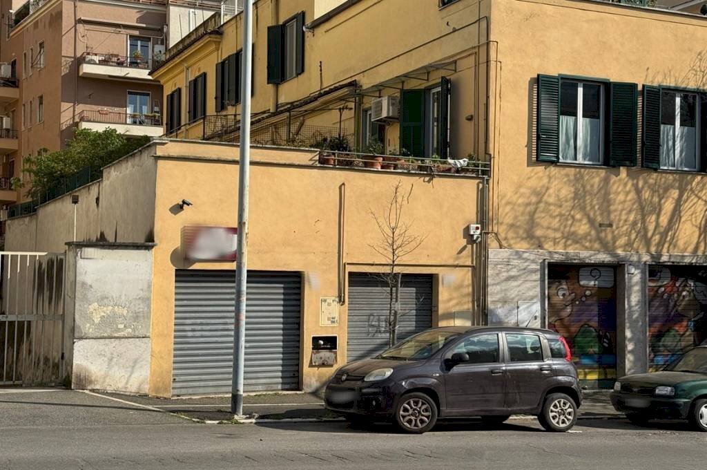 Facciata - Shop piazza di San Pancrazio, Roma - photo 2