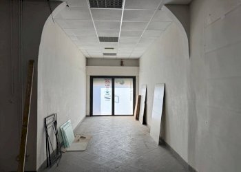 Interno non residenziale - Shop piazza di San Pancrazio, Roma - photo 6