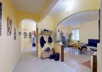 Hall / corridoio - Quadrilocale Recco - foto 4