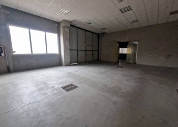 Interno non residenziale - Capannone via Ticino, Nerviano - foto 12