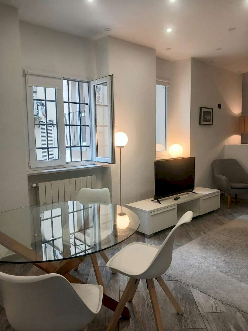 Soggiorno - Two-room apartment via SAN FRANCESCO D'ASSISI, 2, Torino (neighborhood Centro) - photo 3