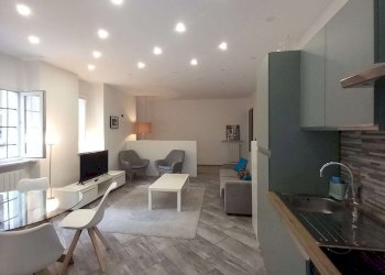 Soggiorno - Two-room apartment via SAN FRANCESCO D'ASSISI, 2, Torino (neighborhood Centro) - photo 2