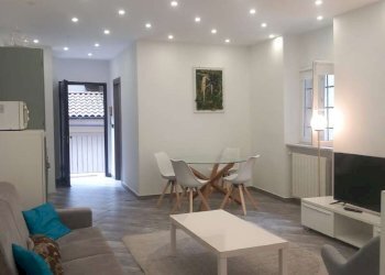 Soggiorno - Two-room apartment via SAN FRANCESCO D'ASSISI, 2, Torino (neighborhood Centro) - photo 5