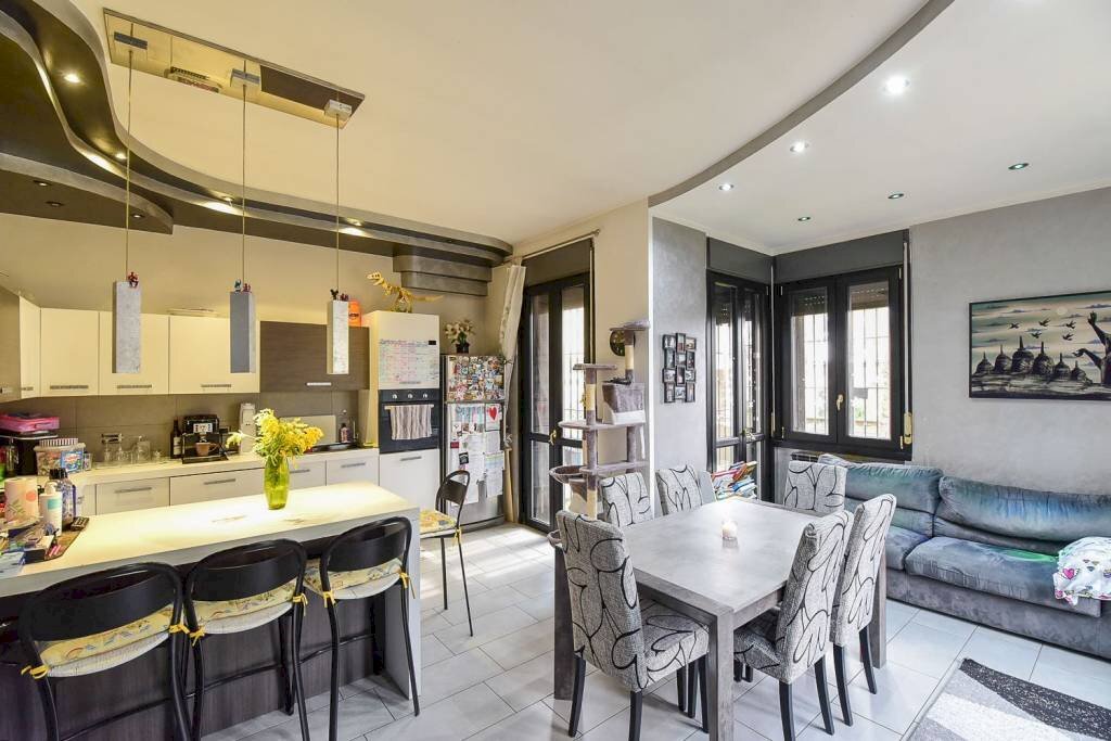 Salone - Trilocale via Edmondo De Amicis, 23/25, Giussano - foto 1