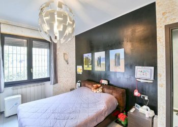 Camera da letto - Trilocale via Edmondo De Amicis, 23/25, Giussano - foto 16