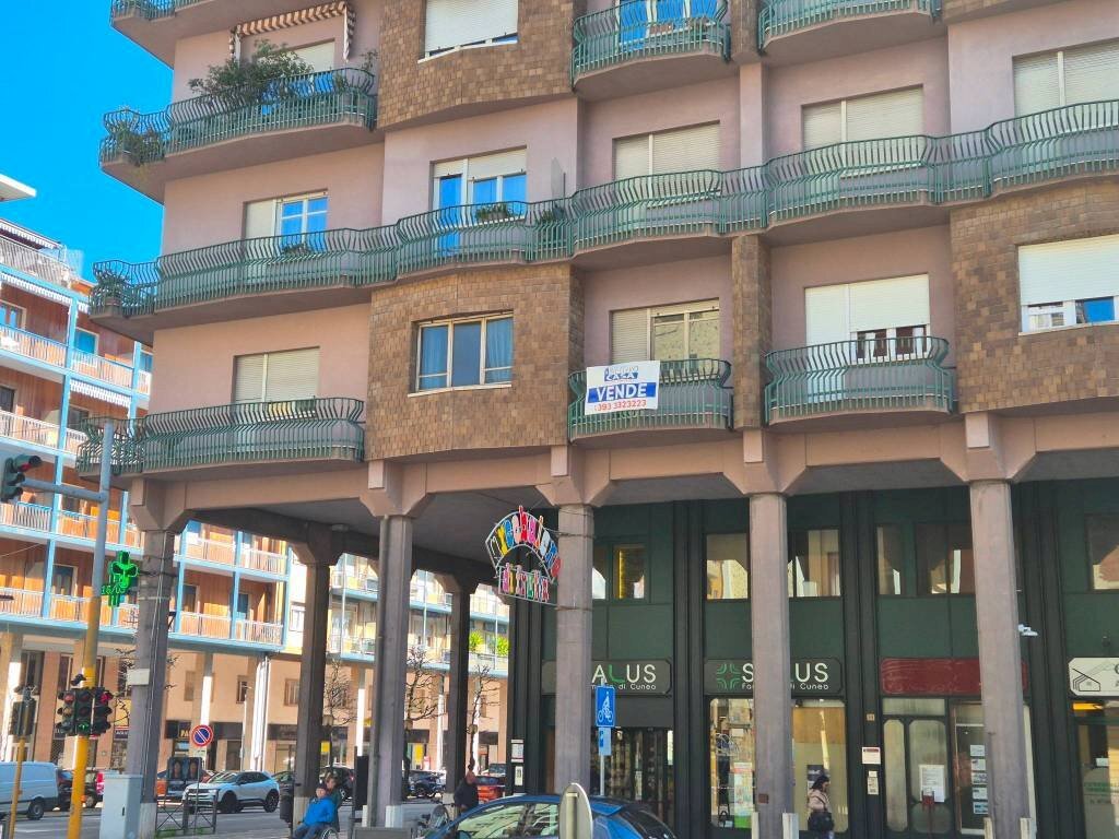 Facciata - Trilocale corso Nizza, 57, Cuneo (zona Centro) - foto 2