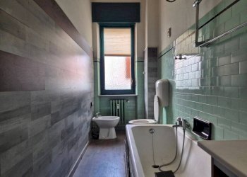 Bagno - Trilocale corso Nizza, 57, Cuneo (zona Centro) - foto 9