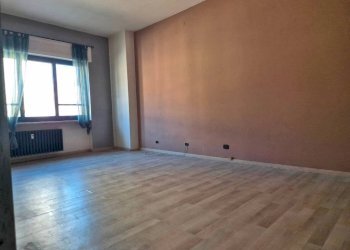 Camera da letto - Trilocale corso Nizza, 57, Cuneo (zona Centro) - foto 25