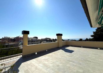 Facciata - Attico viale Quartara, 39b, Genova (zona Quarto) - foto 3