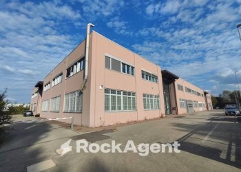 Facciata - Magazzino via Antonio Canova, 24, Bologna (zona San Vitale) - foto 7