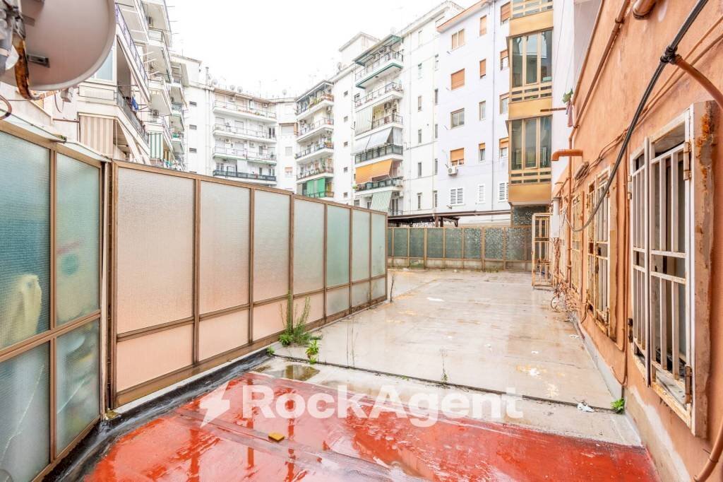 Veranda - Appartamento via Generale Francesco Pignatelli, 11, Napoli - foto 1