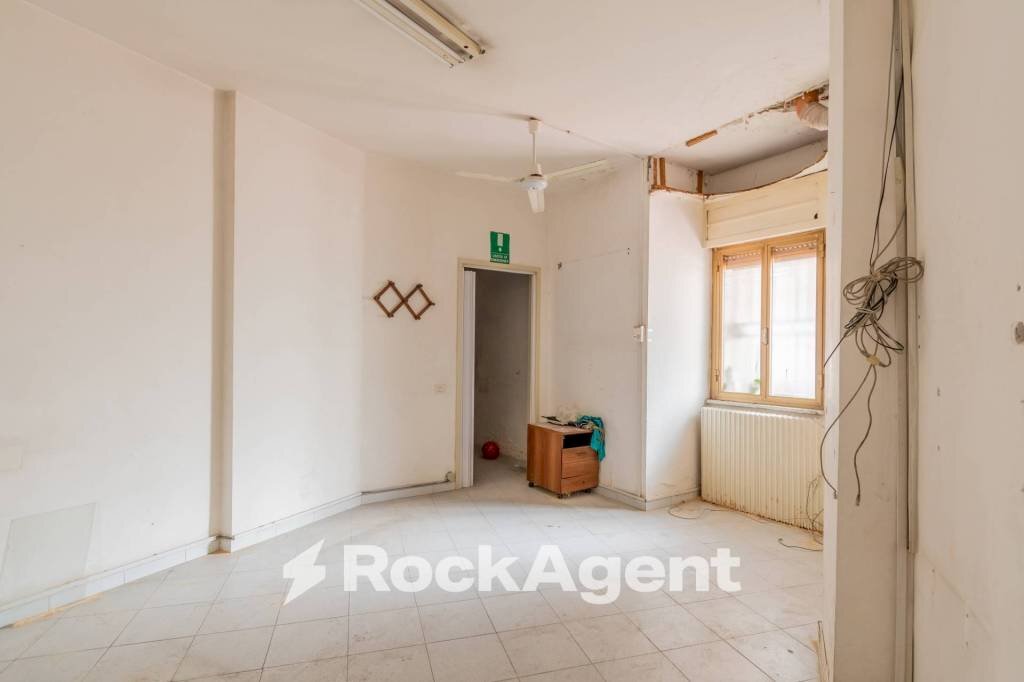 Stanza non arredata - Appartamento via Generale Francesco Pignatelli, 11, Napoli - foto 3