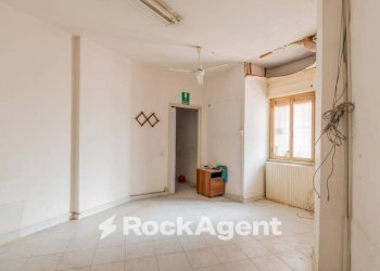 Stanza non arredata - Appartamento via Generale Francesco Pignatelli, 11, Napoli - foto 3