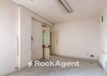 Stanza non arredata - Appartamento via Generale Francesco Pignatelli, 11, Napoli - foto 5