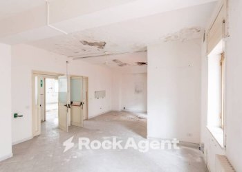 Stanza non arredata - Appartamento via Generale Francesco Pignatelli, 11, Napoli - foto 16