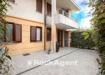 Cortile interno - Three-room apartment via Sandro Pertini, 22, Treviolo - photo 12