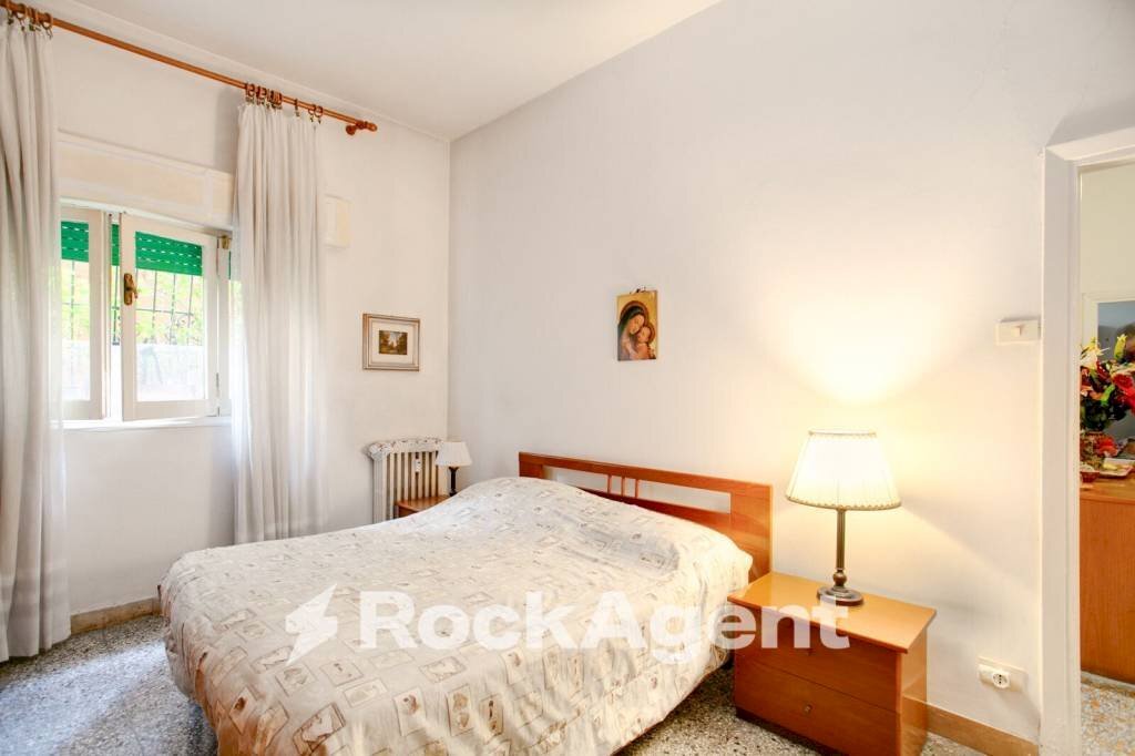 Camera da letto - Appartamento via Genzano, 128, Roma - foto 1