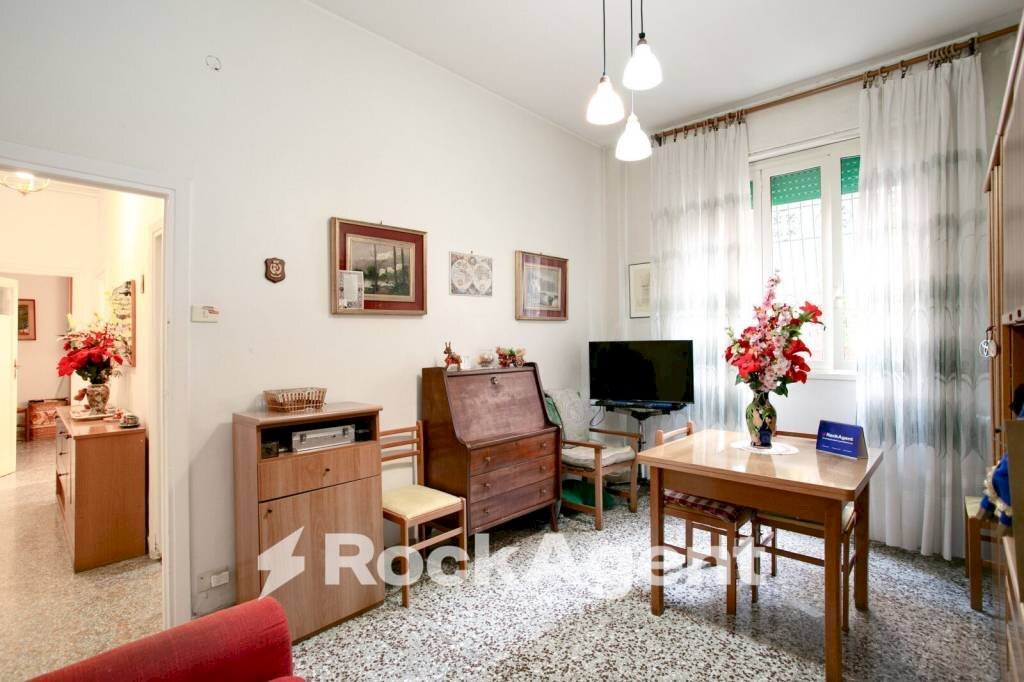 Salone - Appartamento via Genzano, 128, Roma - foto 2