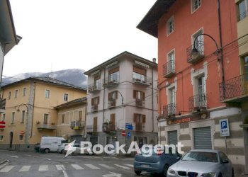 Facciata - Negozio via Guglielmo Marconi, 8, Pont-Canavese - foto 1