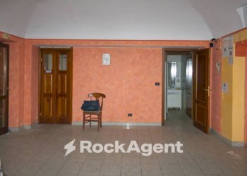 Stanza non arredata - Negozio via Guglielmo Marconi, 8, Pont-Canavese - foto 10