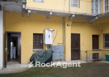 Cortile interno - Negozio via Guglielmo Marconi, 8, Pont-Canavese - foto 15