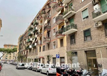 Facciata - Negozio via Ruggero D'Altavilla, 35, Roma (zona Pigneto) - foto 8