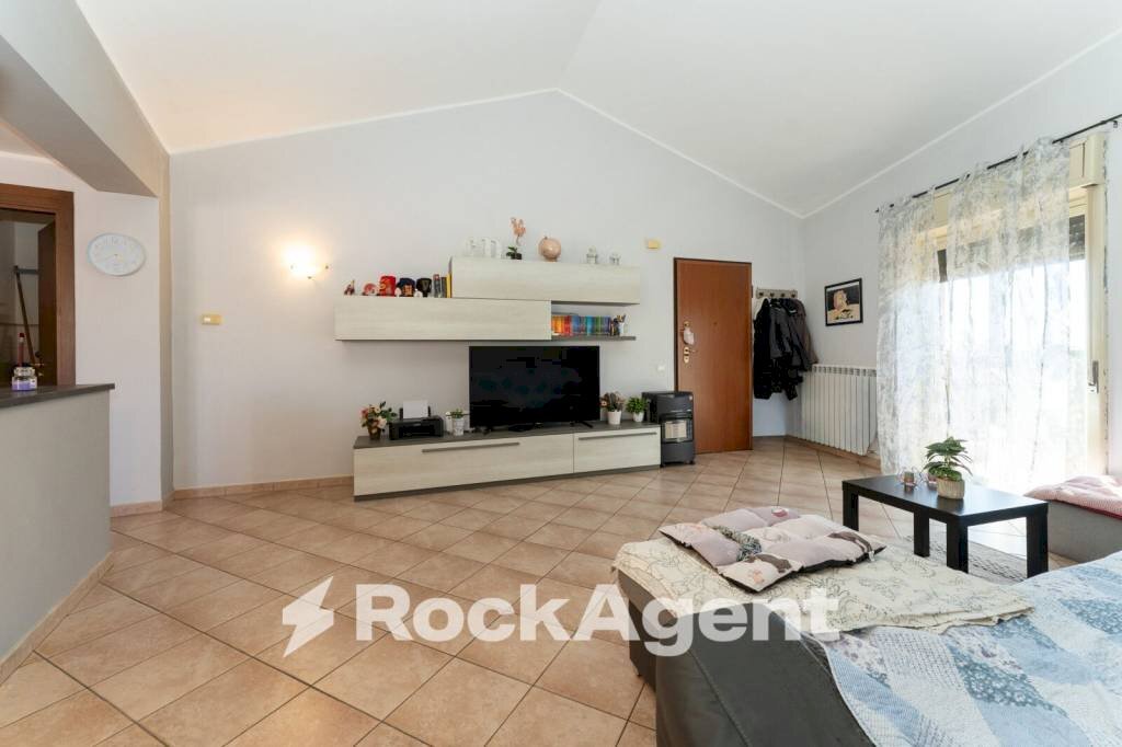 Salone - Attico via Etna, 19, Camporotondo Etneo - foto 3