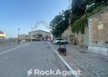 Zona - Negozio piazza Umberto I, Altavilla Silentina - foto 4