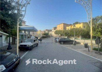 Zona - Negozio piazza Umberto I, Altavilla Silentina - foto 5