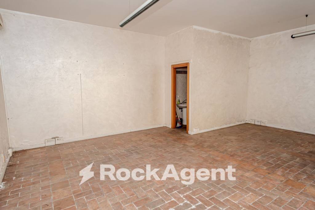 Stanza non arredata - Shop via Andrea Doria, 9, Viterbo - photo 3