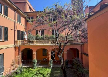 viste - Monolocale via Del Monte, Bologna (zona Centro Storico) - foto 1