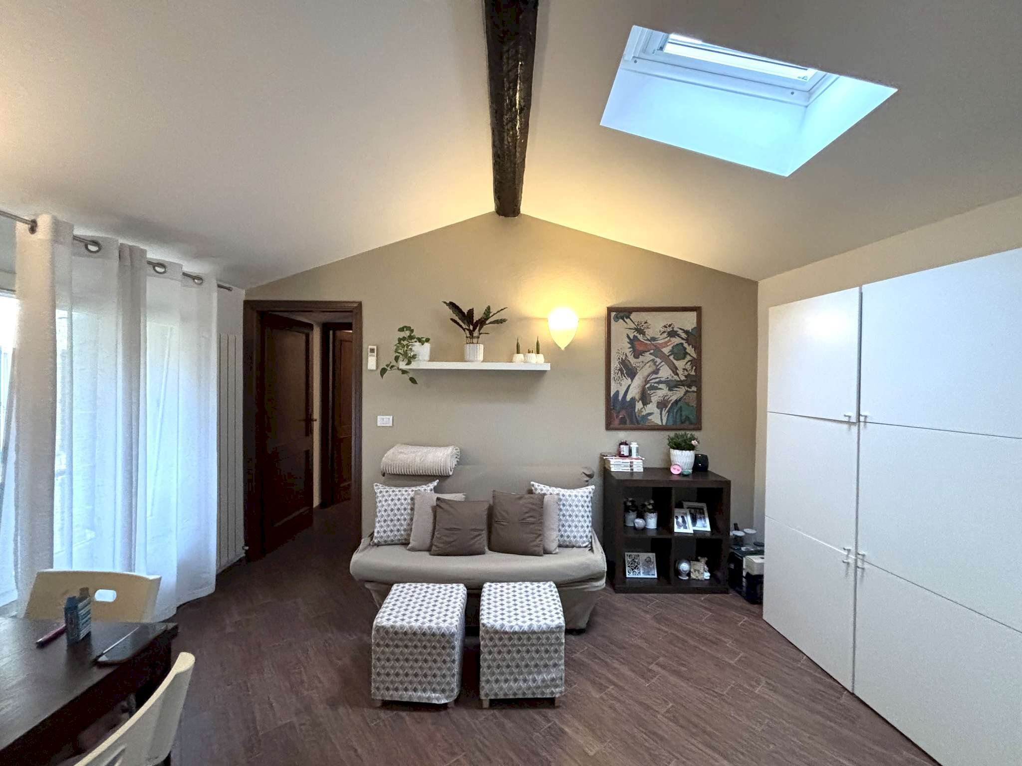 soggiorno - Appartamento via Cartoleria, Bologna - foto 1