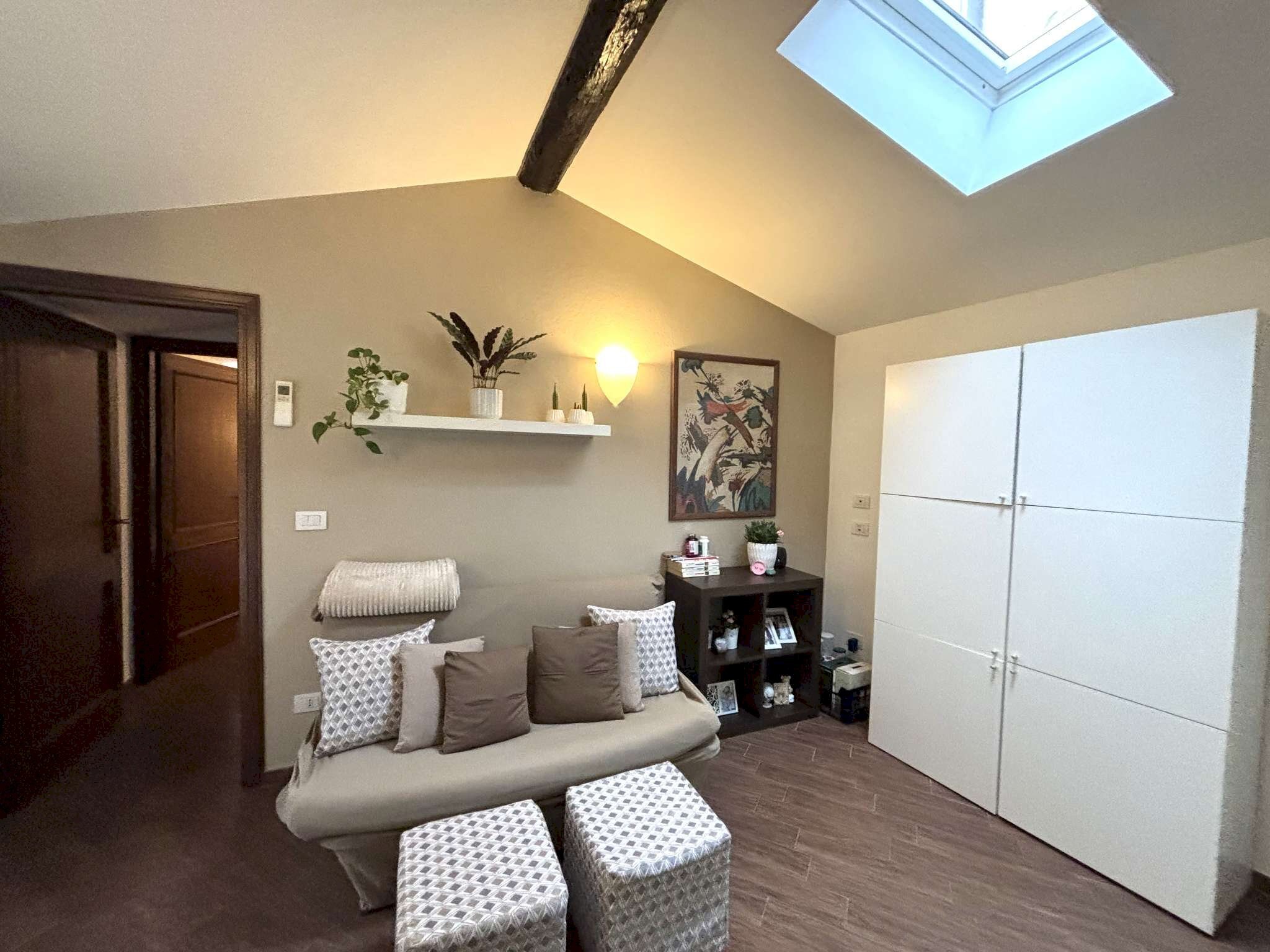 soggiorno - Appartamento via Cartoleria, Bologna - foto 3